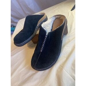 Women's Ugg Black Slip-On Insulated Suede‎ With Purple Stitching Shoes- Size 9